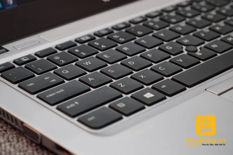 HP EliteBook 820 G3 đi kèm với bàn phím và touchpad nhanh nhạy