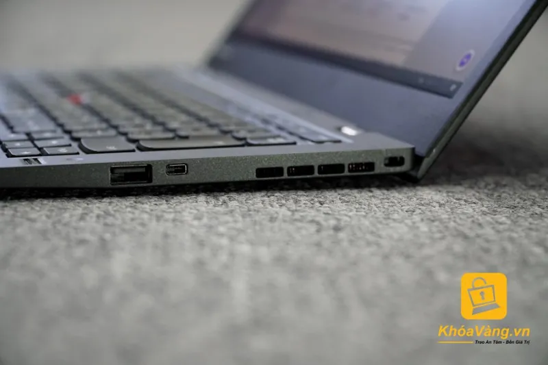 Các cổng kết nối Lenovo Thinkpad X1 Gen 3